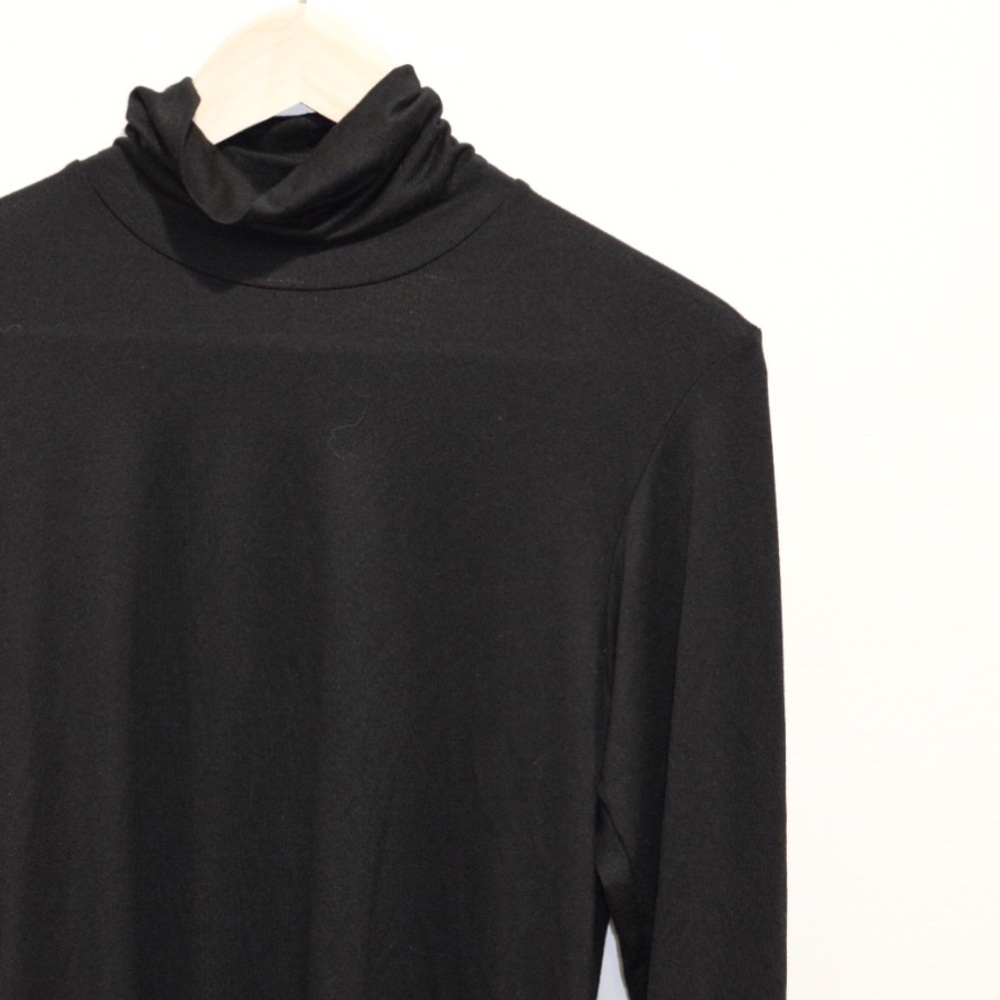 Uniqlo Black Turtleneck Size Small